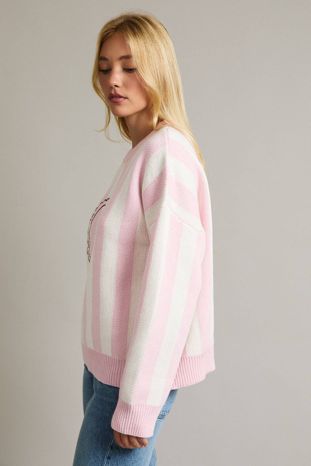 STRIPE KNIT SWEATER TOP WITH TREE EMBROIDERY: LT PINK-WHITE STRIPE / XS