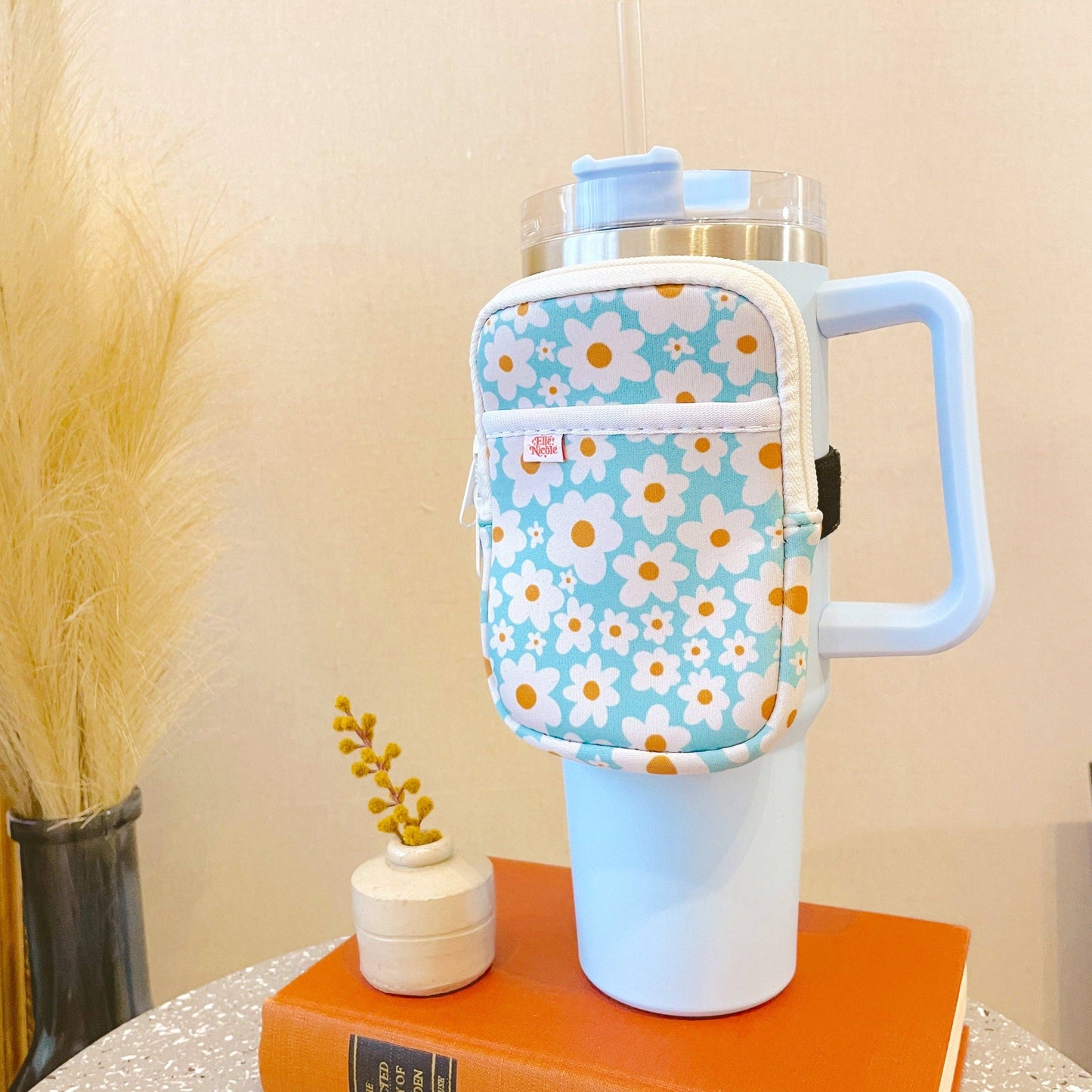 Water Bottle Backpack - Blue Daisy